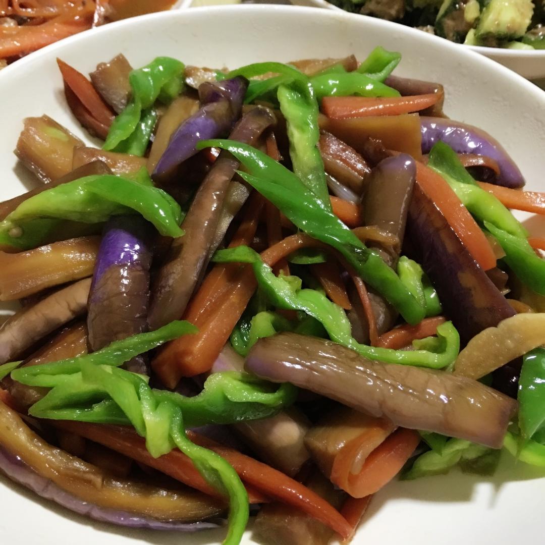 怕冷的小骆驼做的快炒紫线茄