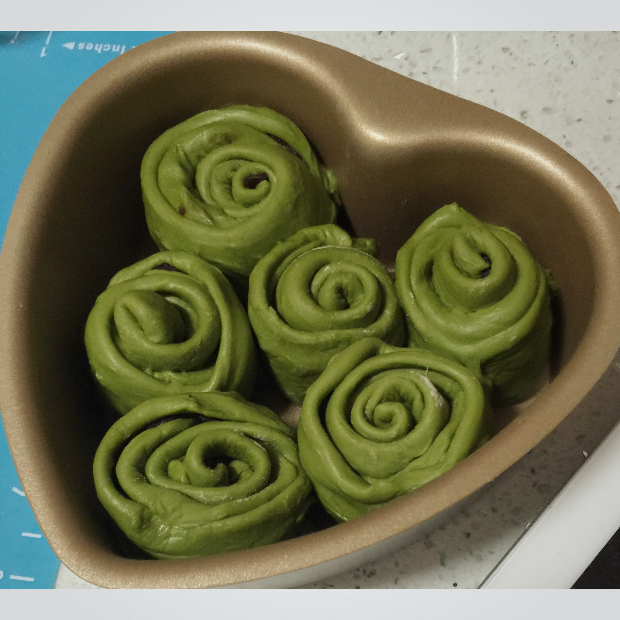 淡奶油花生酱玫瑰卷面包