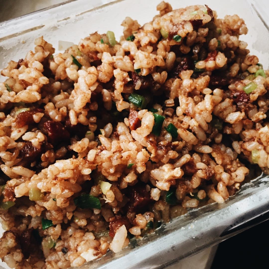 据说是 正宗酱油炒饭