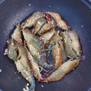 椒盐大头虾（罗氏虾）的做法 步骤5