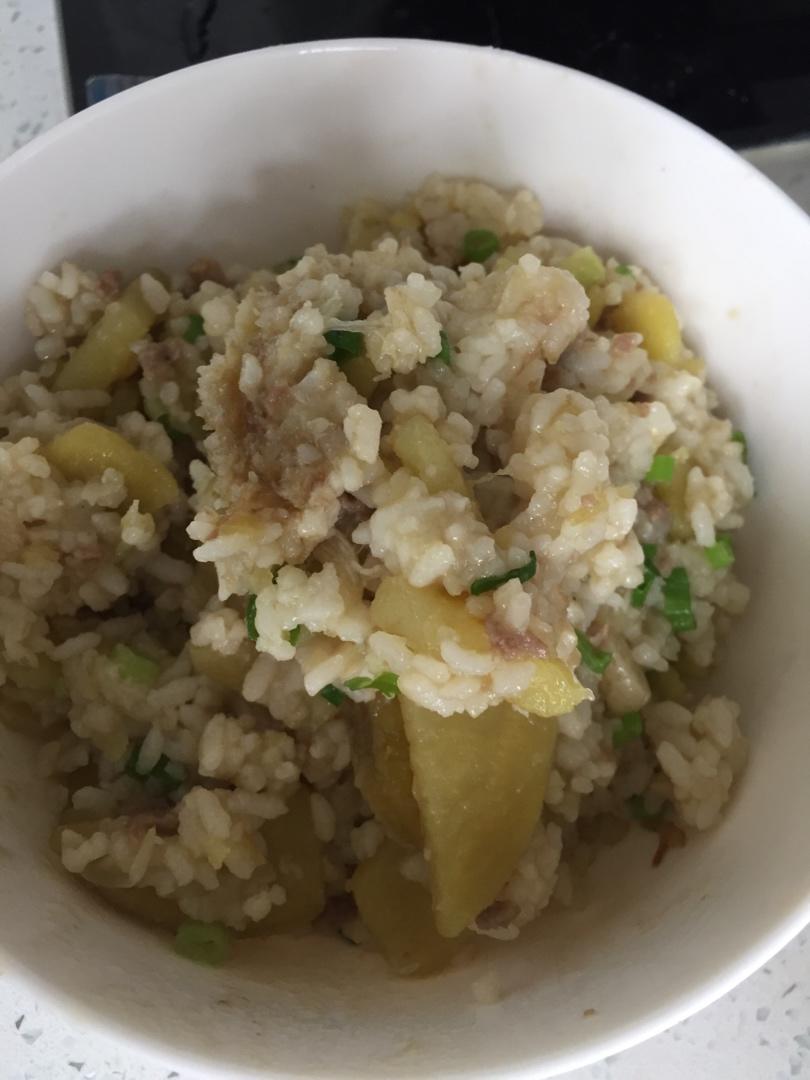 宝宝爱吃又超级好做的:土豆饭