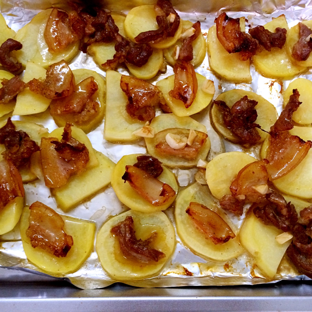 蜜汁五花肉烤土豆