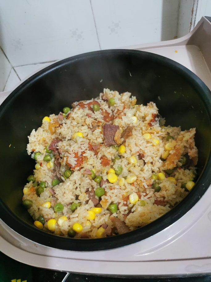 入坑烘焙的花做的懒人电饭锅香肠焖饭/煲仔饭