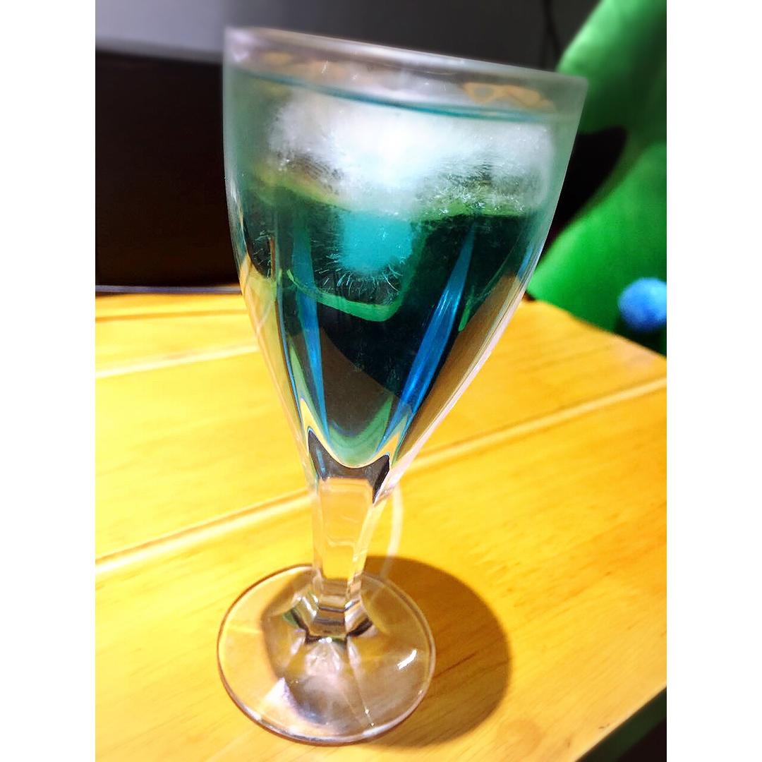 夕颜女王做的蓝色龙舌兰bluetequila鸡尾酒