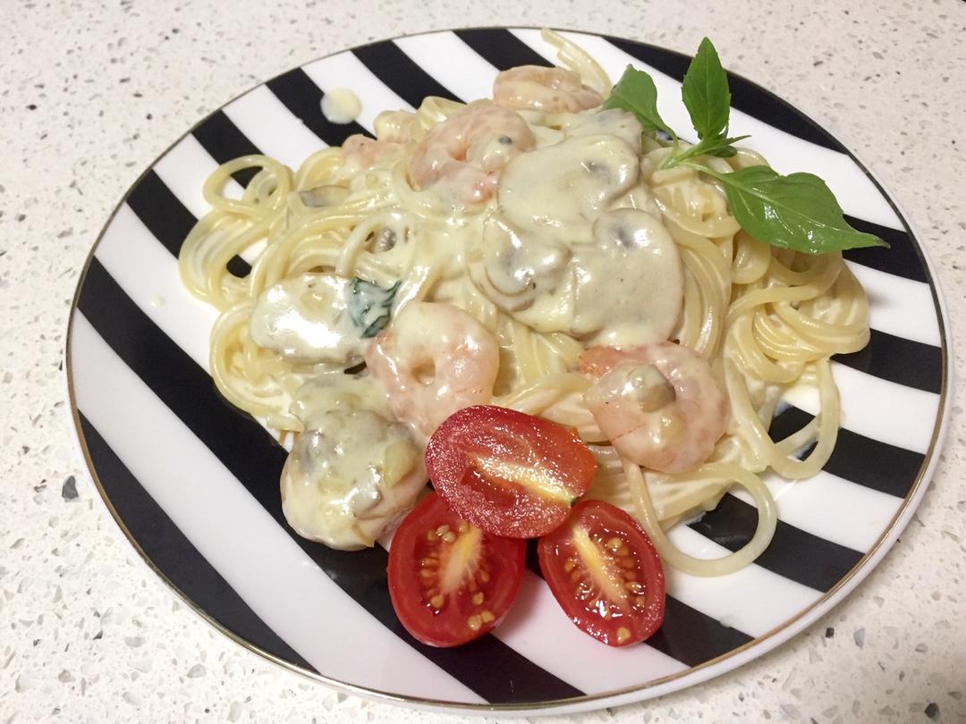 白汁蘑菇培根意粉