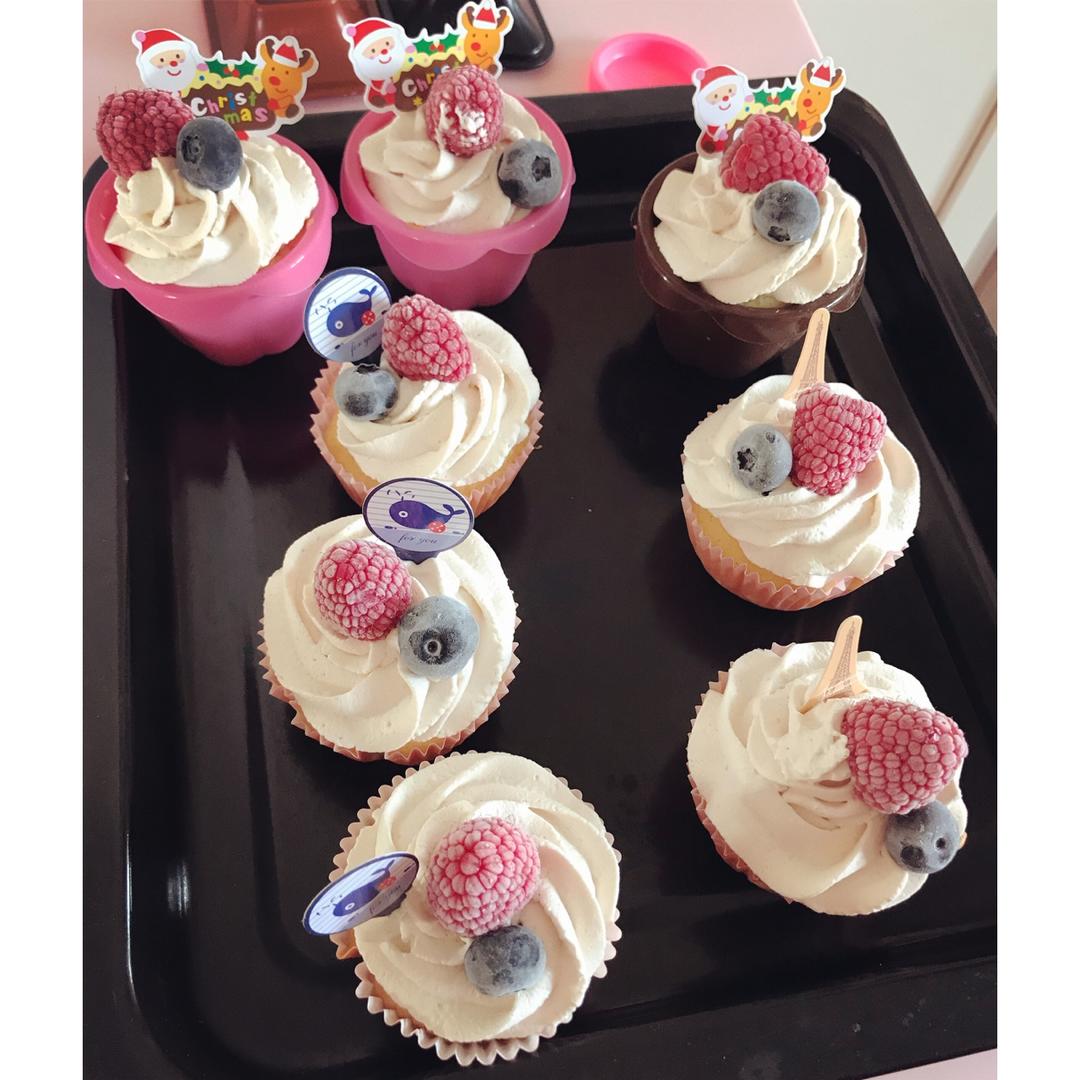 原味海绵纸杯蛋糕（非常适合裱花、盖糖皮的cupcake方子）