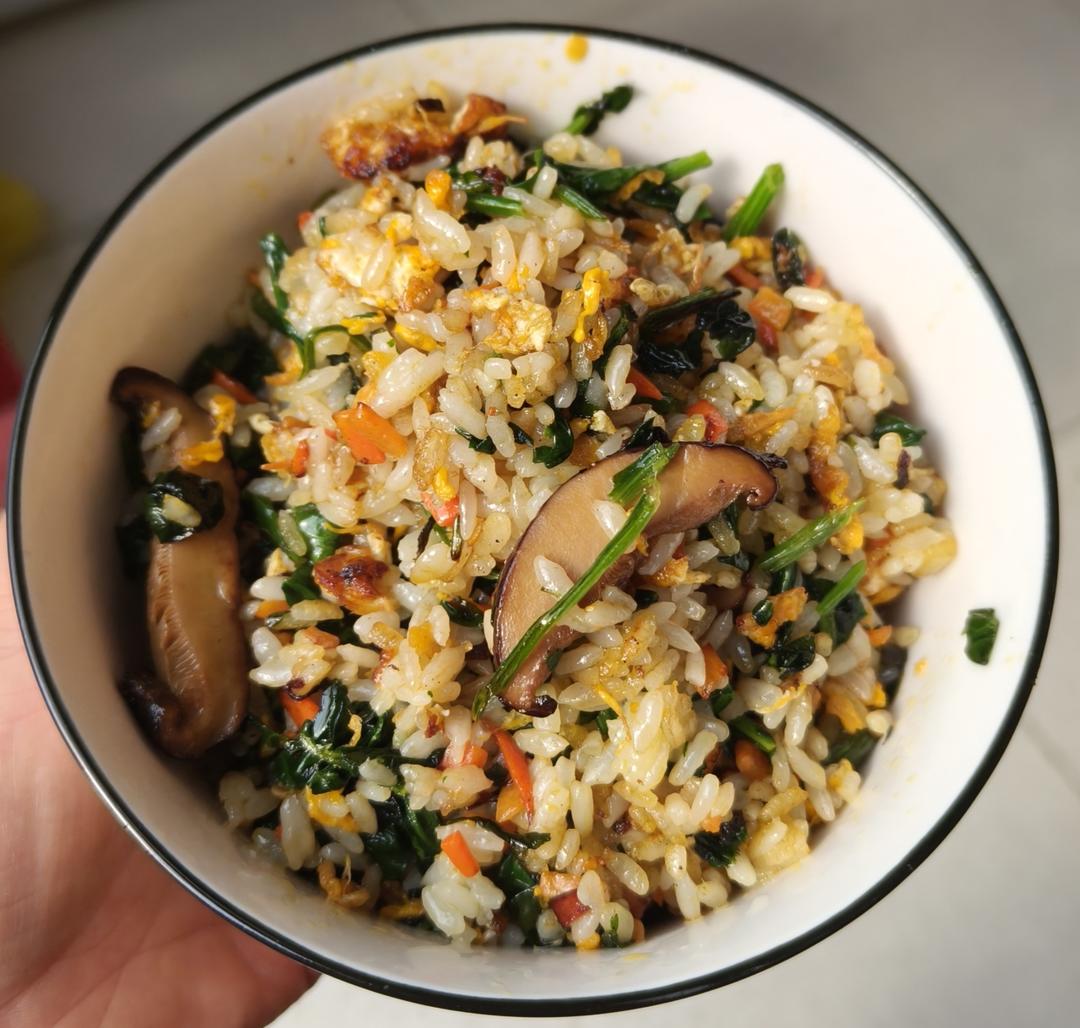 香菇鸡蛋酱油炒饭