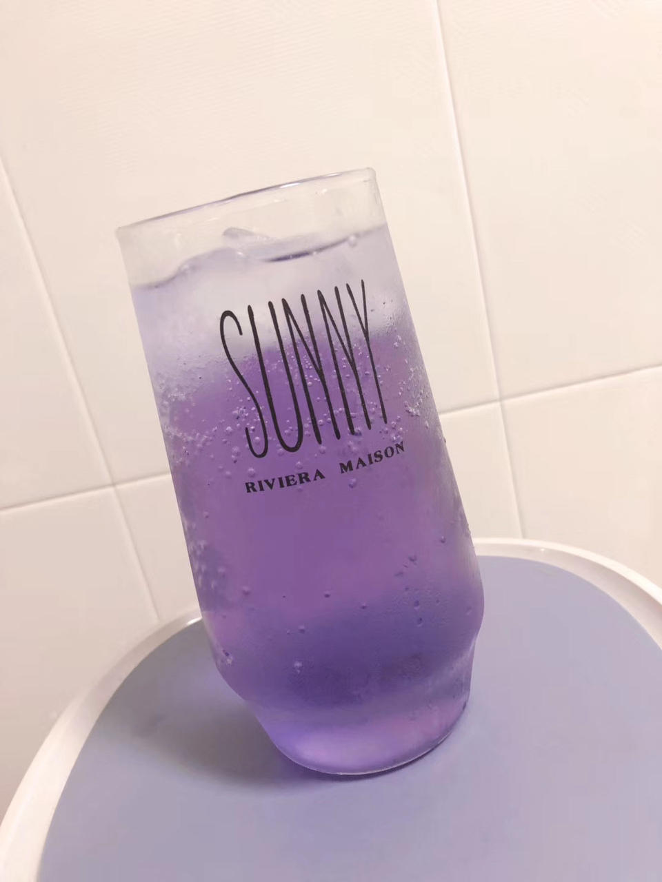 蜜桃气泡水