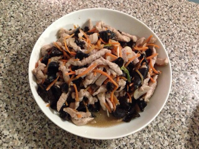 芹菜木耳炒肉丝