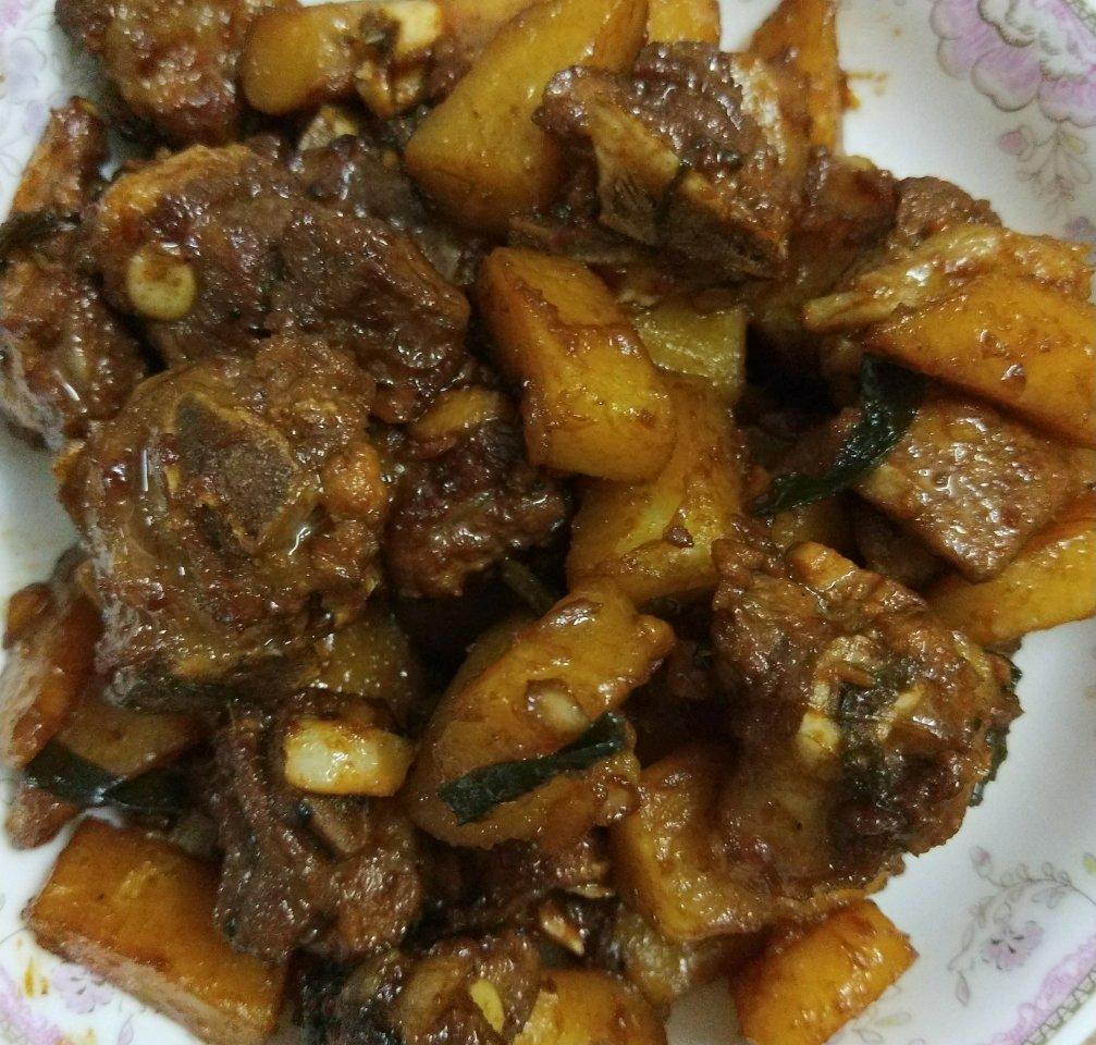 土豆烧排骨