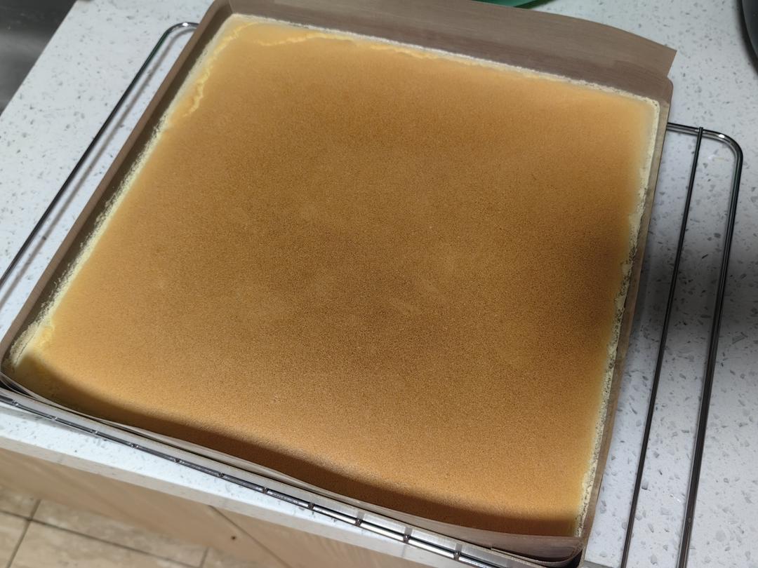 超详细的瑞士卷奶油蛋糕卷原味蛋糕卷的制作方法 饱满不掉皮不开裂（附模具换算方法）