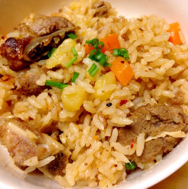 喷香排骨焖饭（爆好吃）