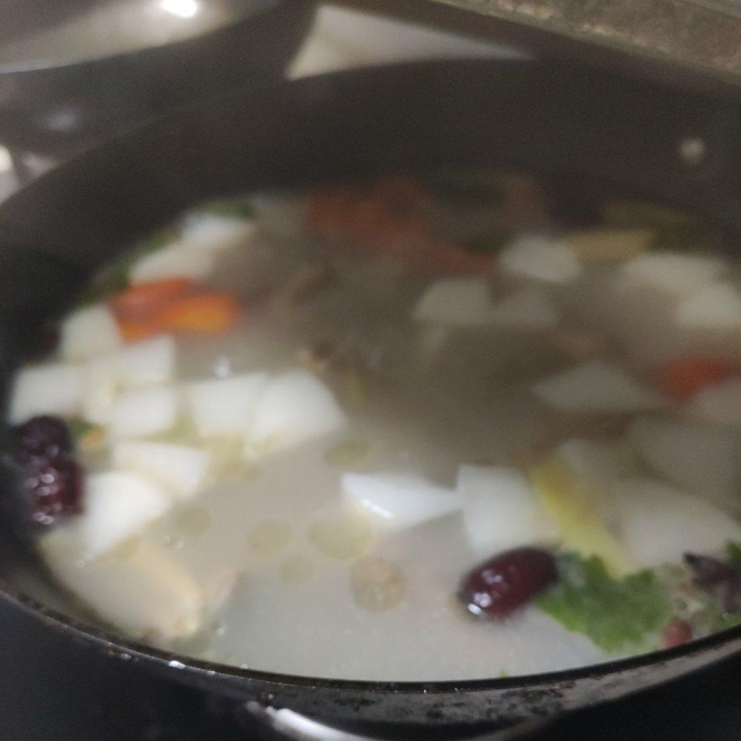 白汤羊蝎子炖萝卜