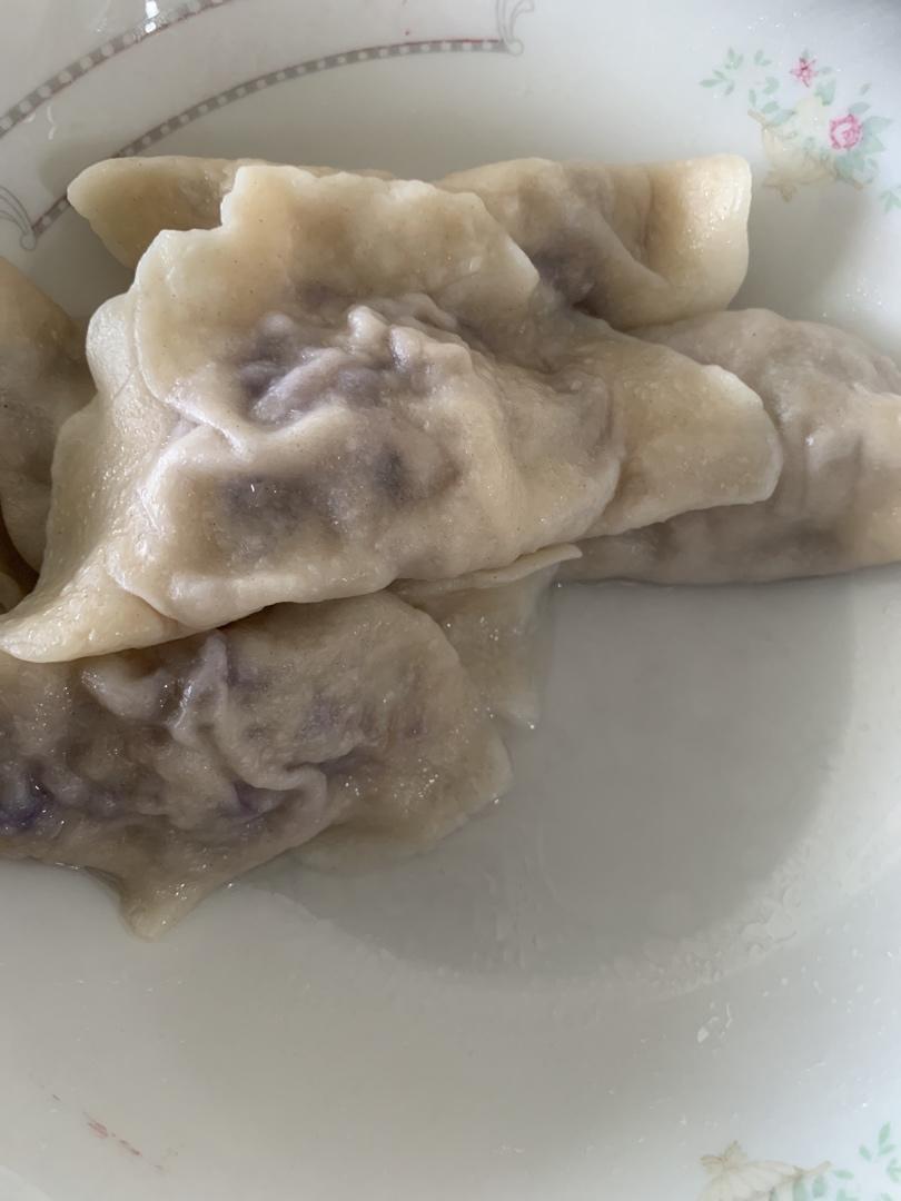 紫甘蓝香菇饺子～好吃到上瘾😍