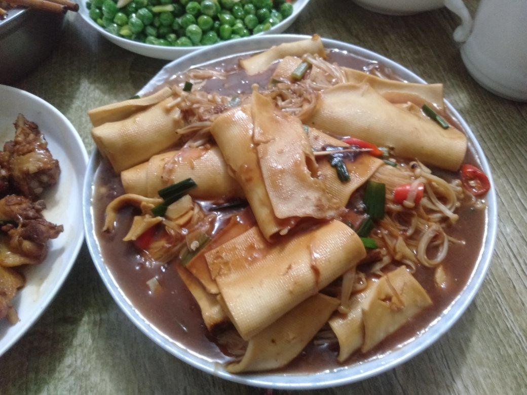 金针菇豆皮卷