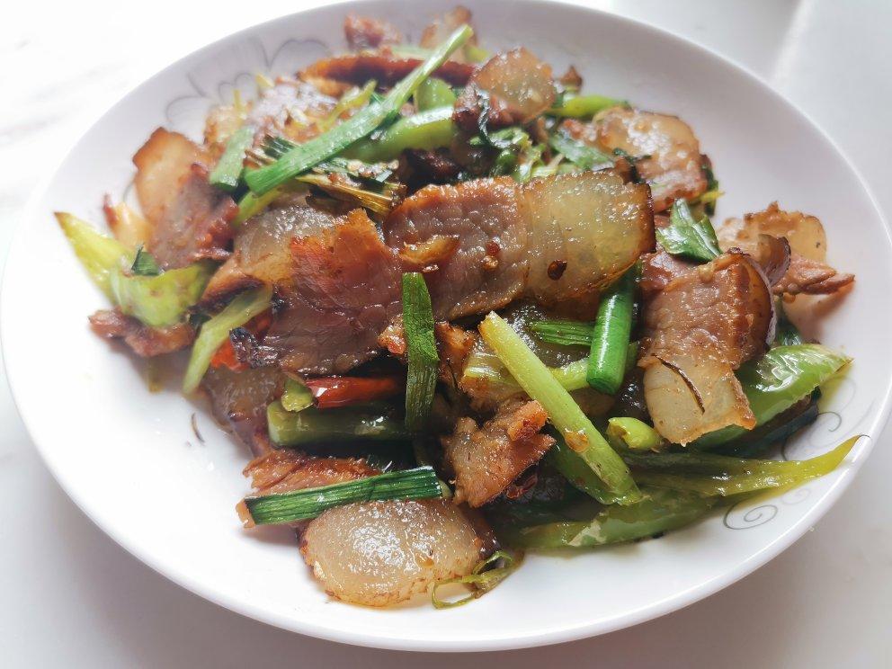 咸香下饭，青椒蒜苗炒腊肉