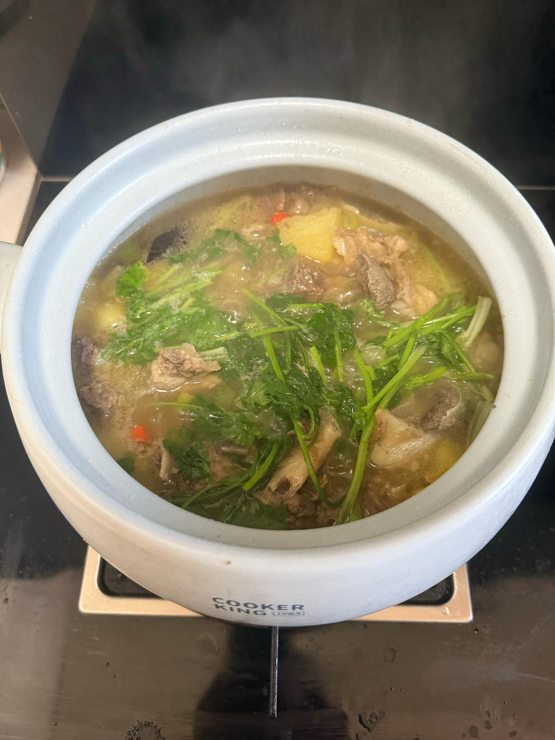 土豆炖牛排（原汁原味，一家人围坐的温暖，冬日里的小火炉）