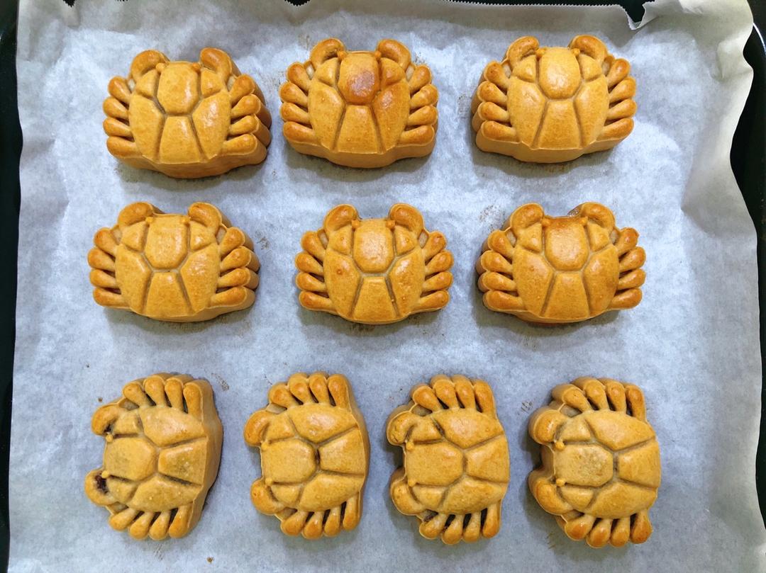 螃蟹月饼，广式蛋黄莲蓉螃蟹月饼，中秋月饼