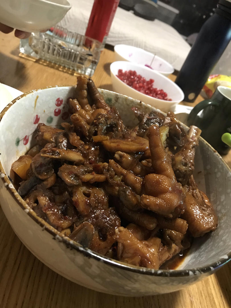 好吃的鸡爪鲜虾煲（连续被家人翻牌菜肴）