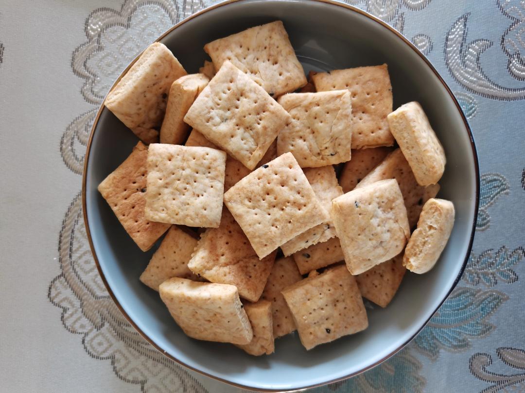 嘎嘣脆——香葱苏打饼干