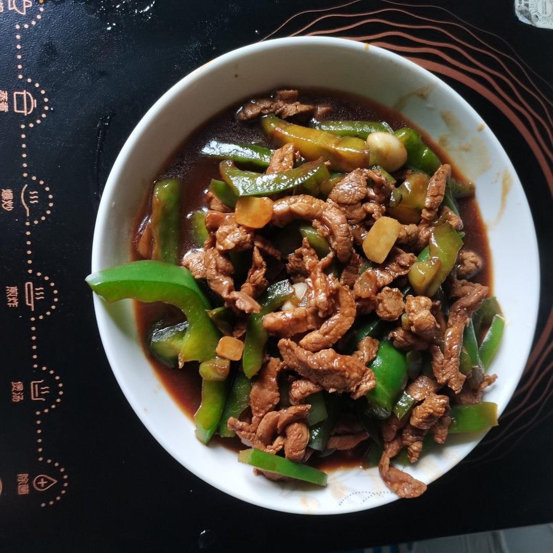 青椒肉丝，这样炒太好吃了。