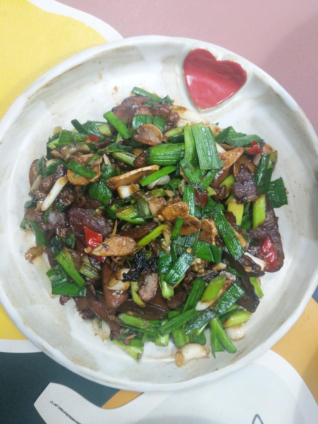 牛肝菌炒腊肉