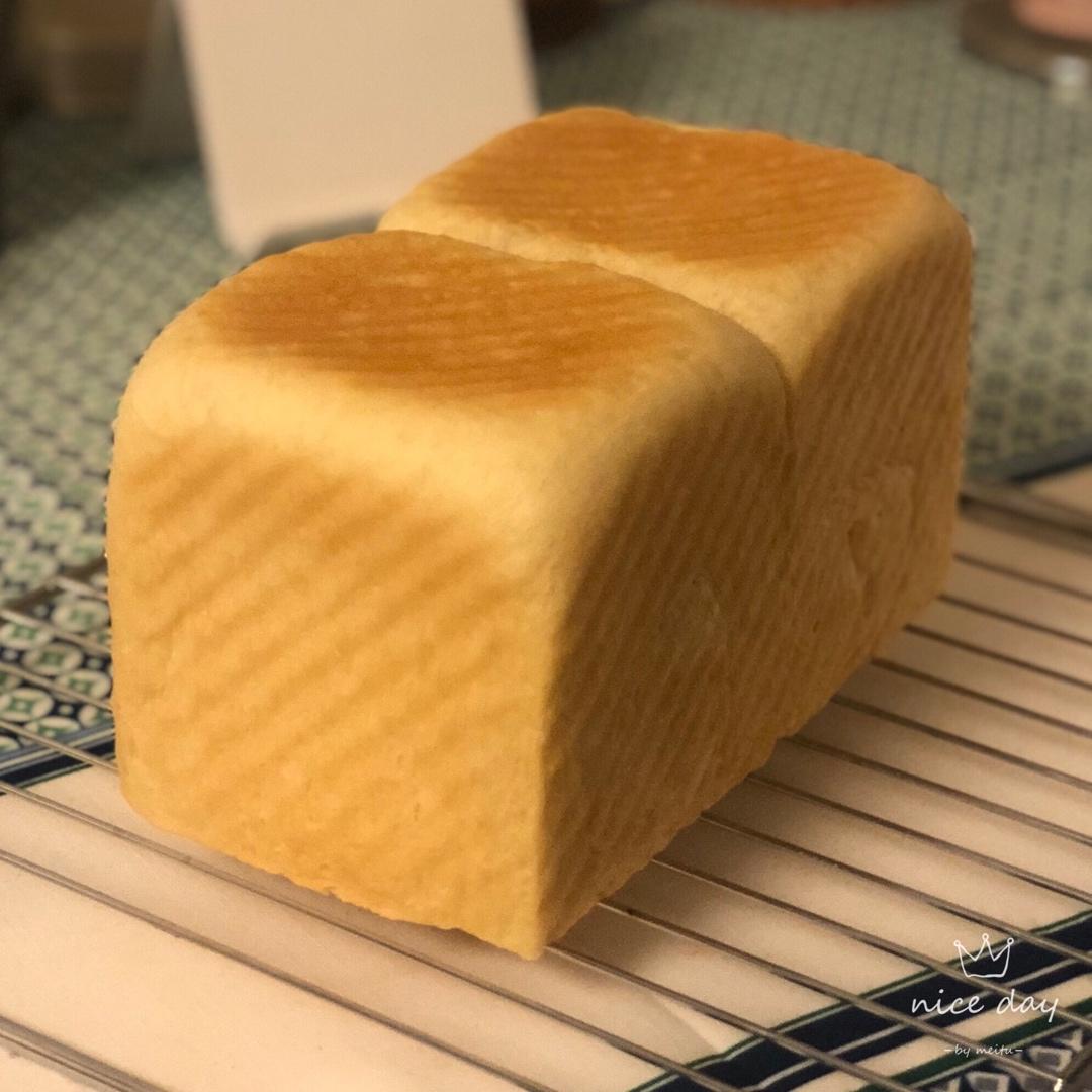 用烤箱自己做面包--手工牛奶吐司面包