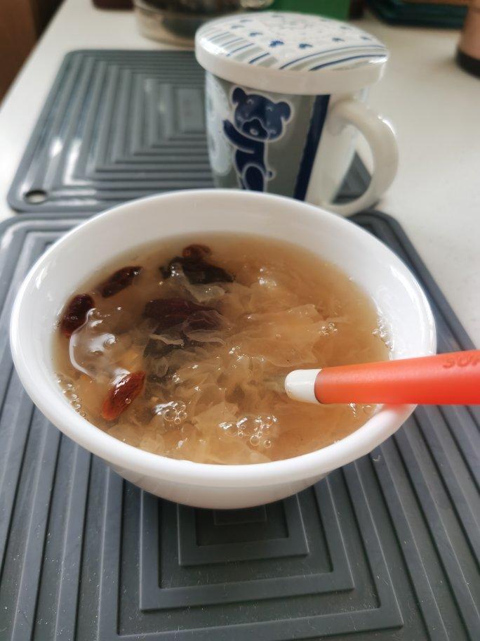 红枣银耳莲子羹（有出胶质、出胶，懒人的电压力锅版）