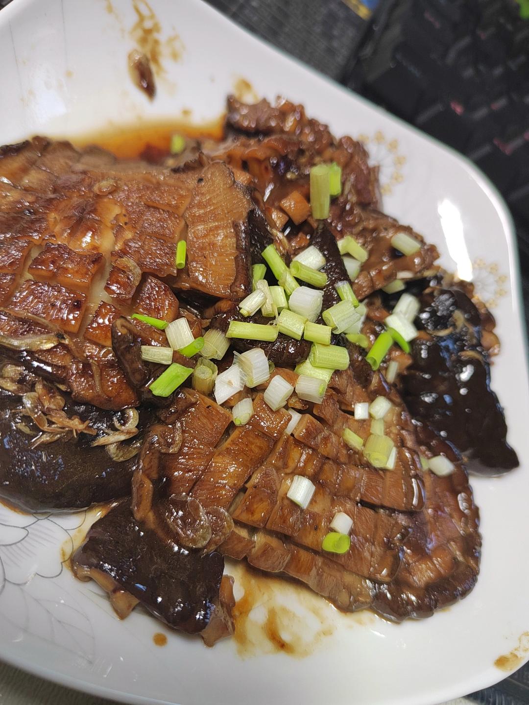 鲜嫩多汁，比鲍鱼还好吃红烧香菇