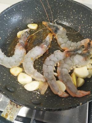 低盐低脂荷兰豆炒大虾的做法 步骤4