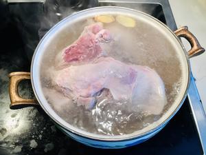 中式红烧/红焖羊肉 羊腿肉炖白萝卜 冬季/冬至硬菜的做法 步骤1