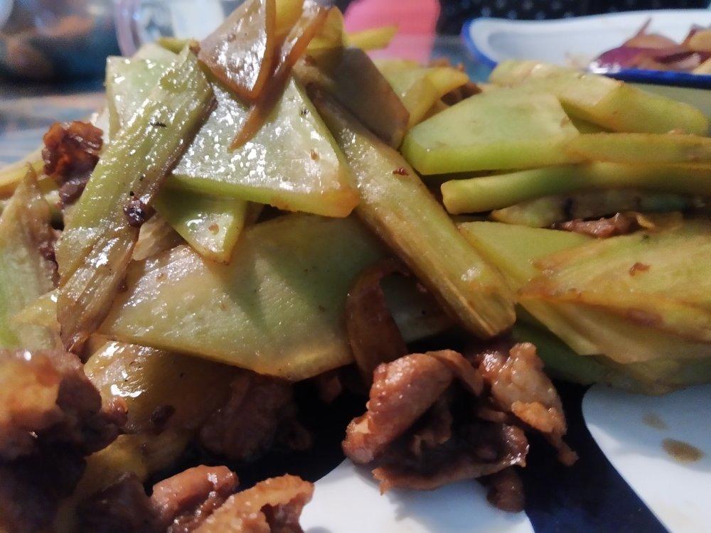 莴笋炒肉片