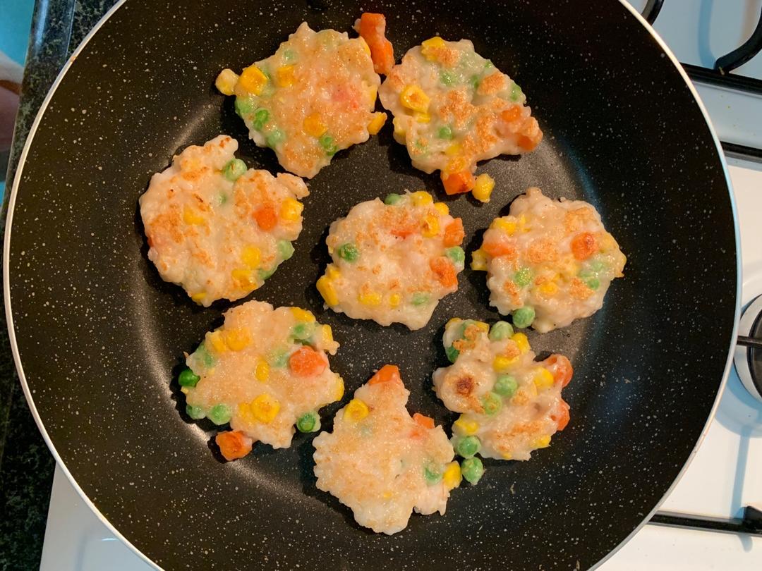 有颜值还健康的玉米虾饼，做法简单又好吃，一学就会