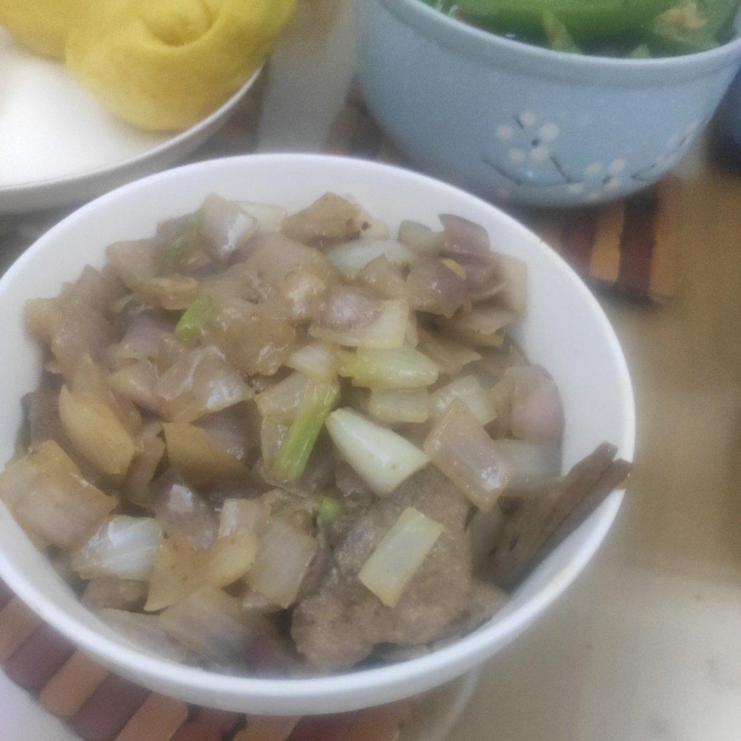 洋葱炒猪肝
