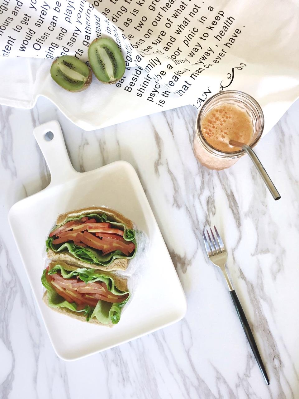 如何做超厚的沼三明治~详细tip！牛油果鸡蛋午餐肉三明治~