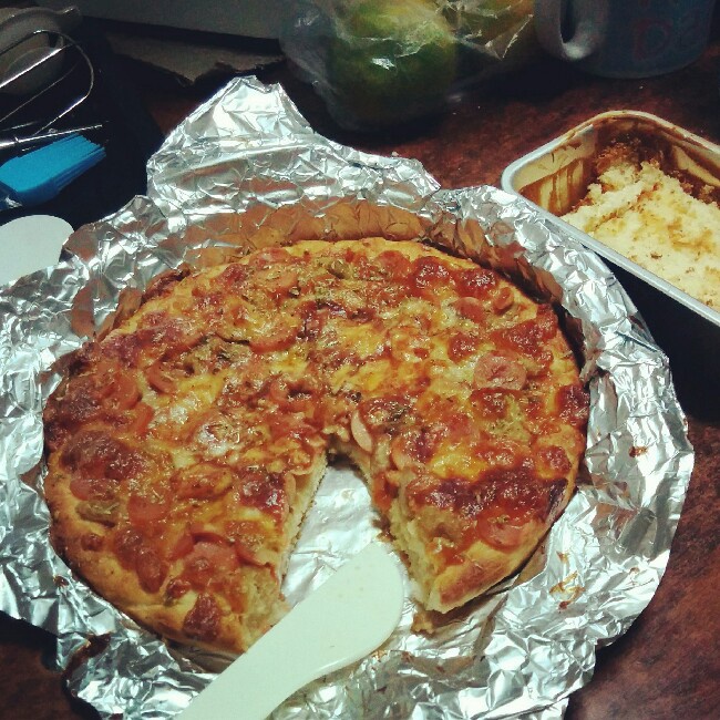 薄饼脆皮火腿pizza