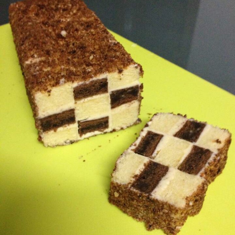 双色棋格奶油蛋糕