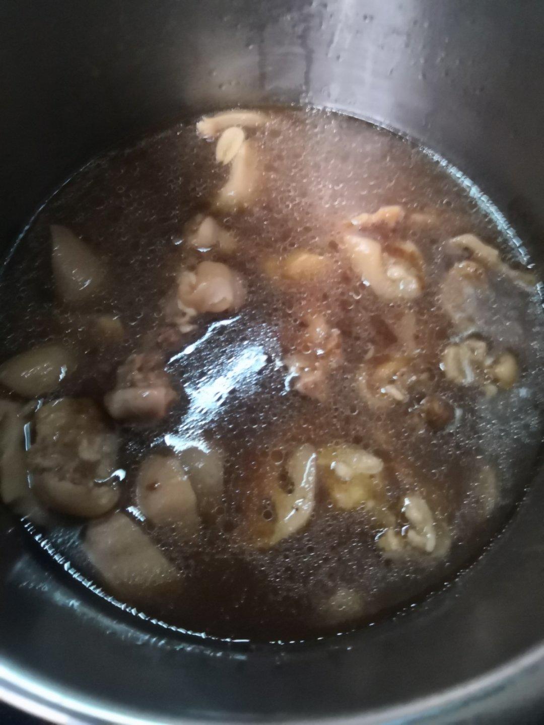 厨师长教你：“花生莲藕炖猪脚”的家常做法，味道鲜美老少皆宜