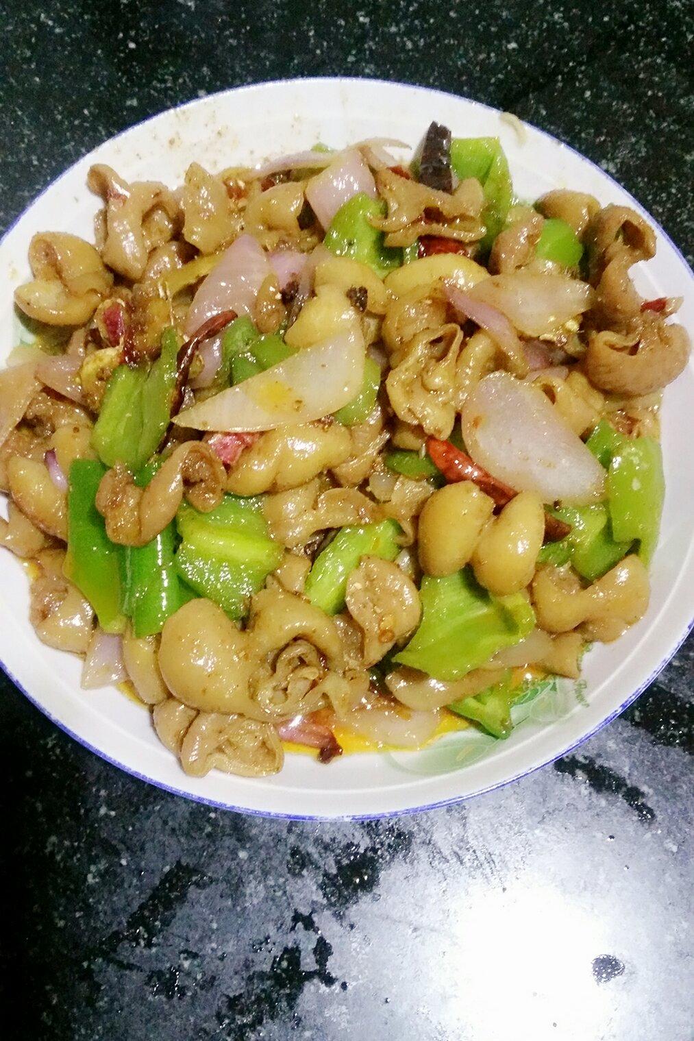 好吃到爆火爆肥肠