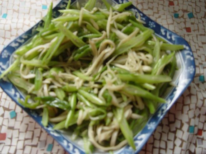 四季豆茭瓜杏鲍菇丝炒青椒丝的做法