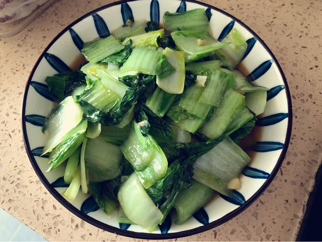 家常菜 清炒小白菜 宝小贝666做的清炒小白菜赞 小白菜,蒜,盐,味精
