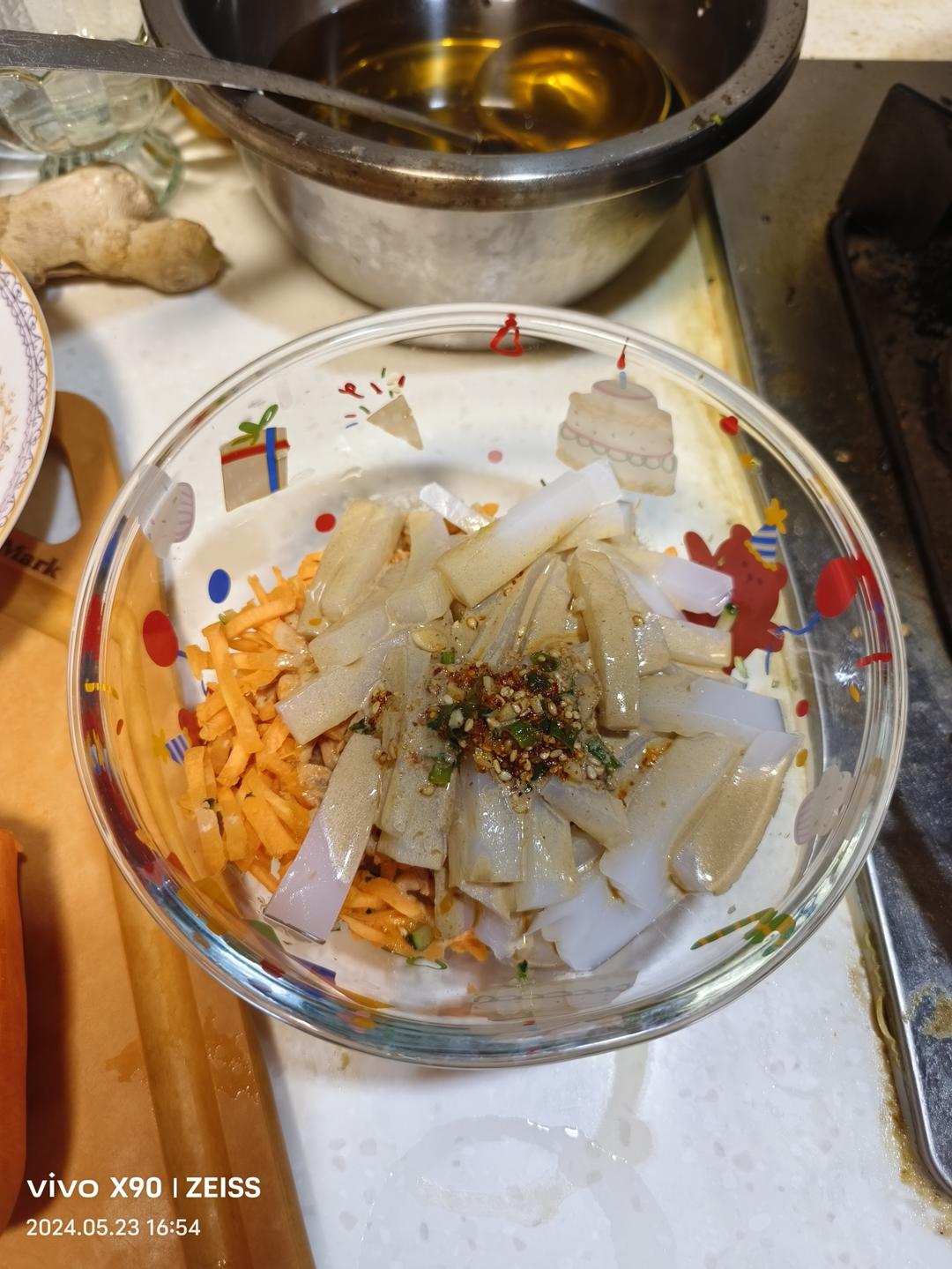凉拌麻汁凉皮凉粉