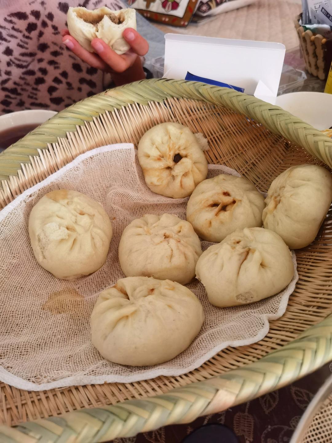 鲜美多汁的洋葱牛肉包子