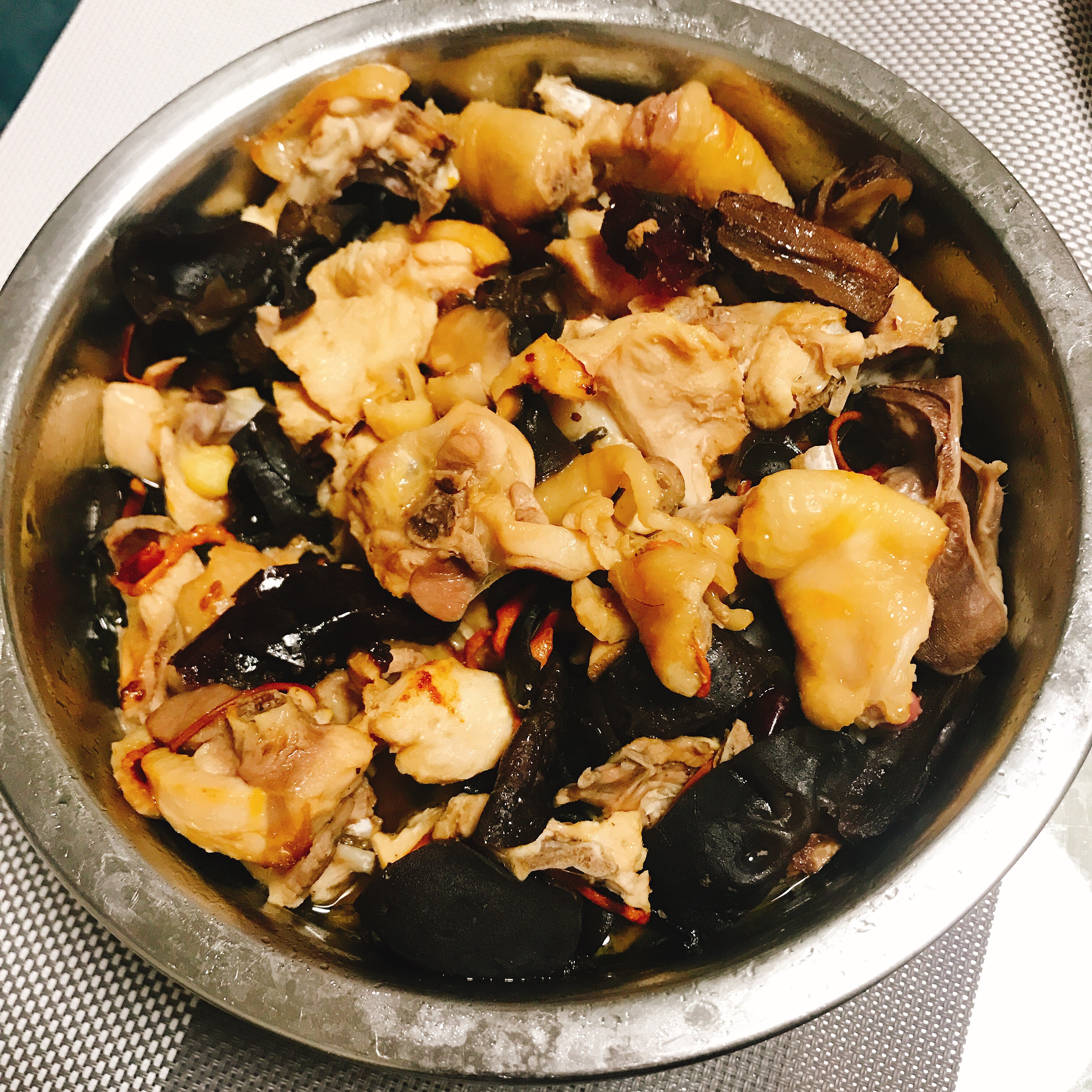 香菇木耳红枣枸杞虫草花蒸鸡肉的做法