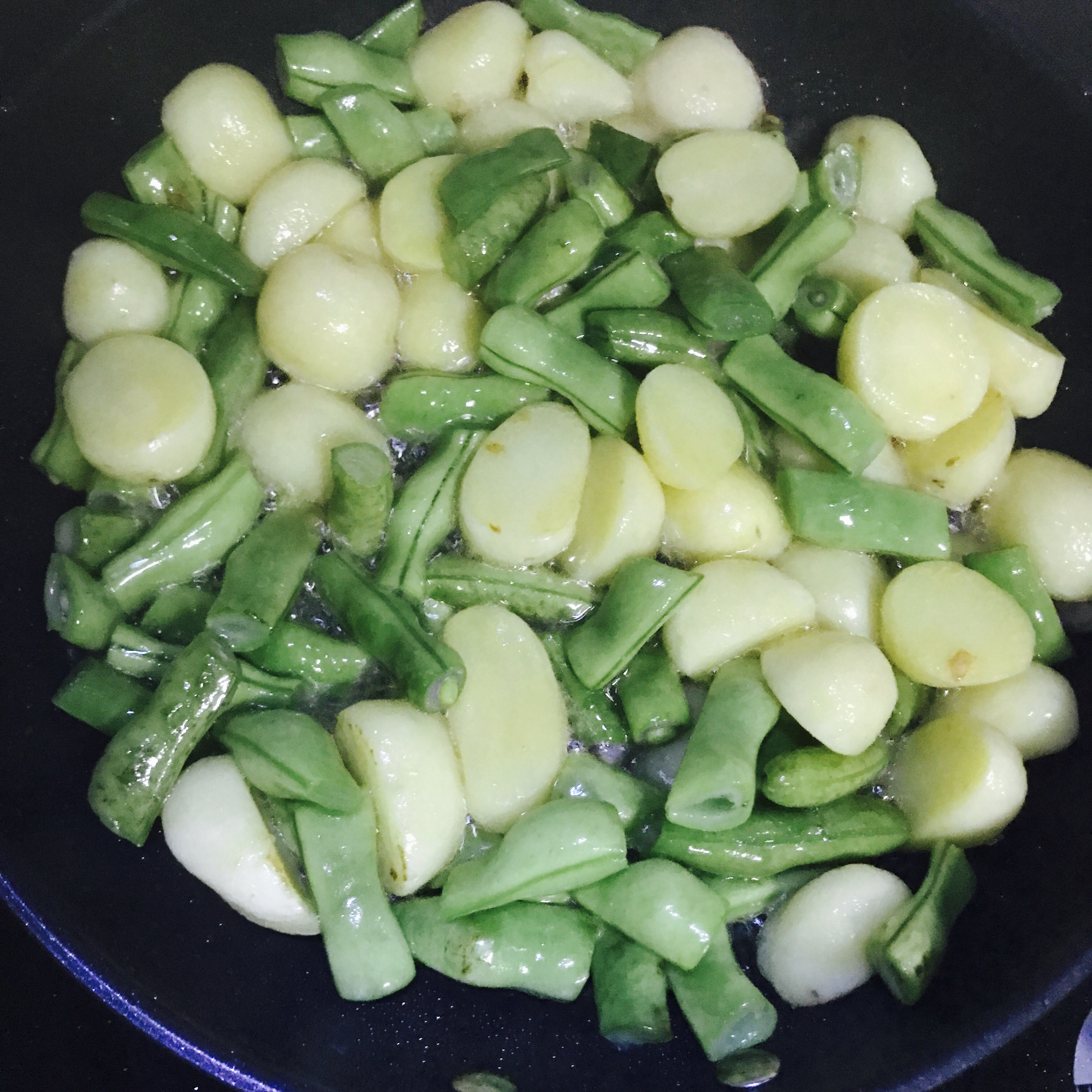 土豆四季豆闷饭的做法 步骤5