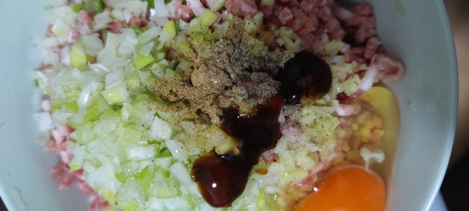 芹菜猪肉水饺的做法 步骤8
