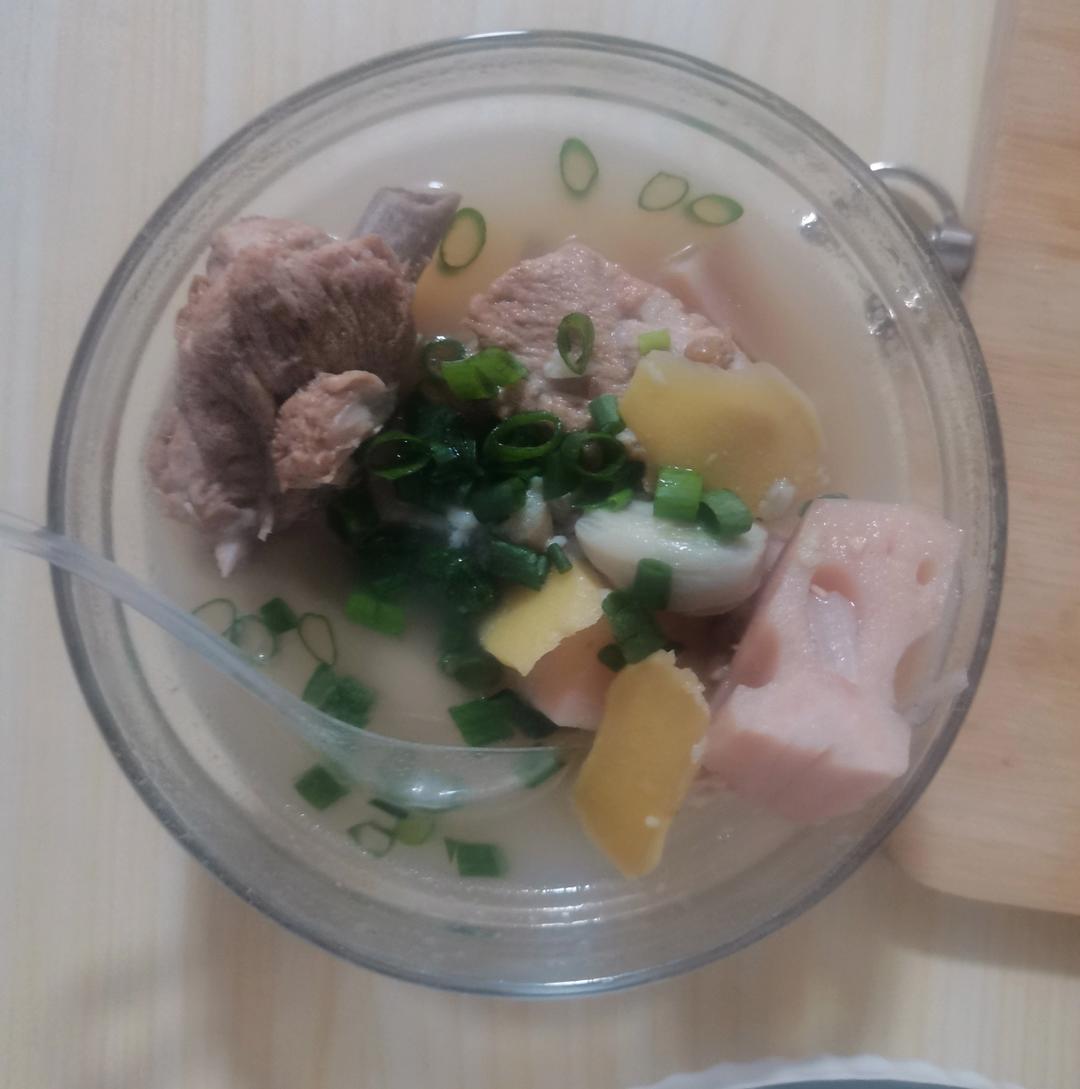 秋冬滋补——莲藕花生排骨汤（内附超香蘸料做法！）