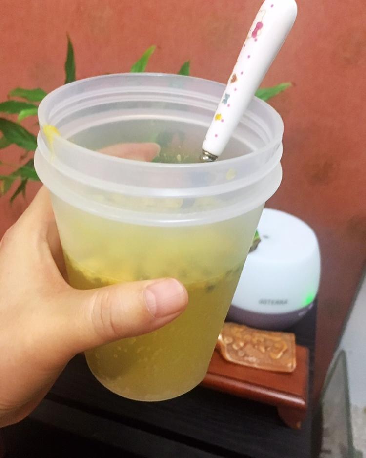 【小森妈妈菜谱】百香果蜂蜜苏打水