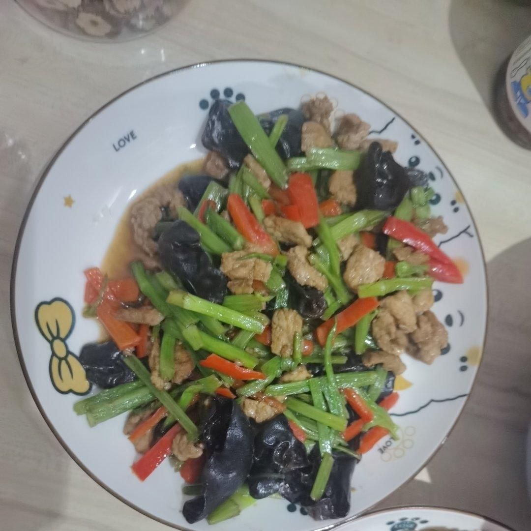 水芹菜炒肉丝