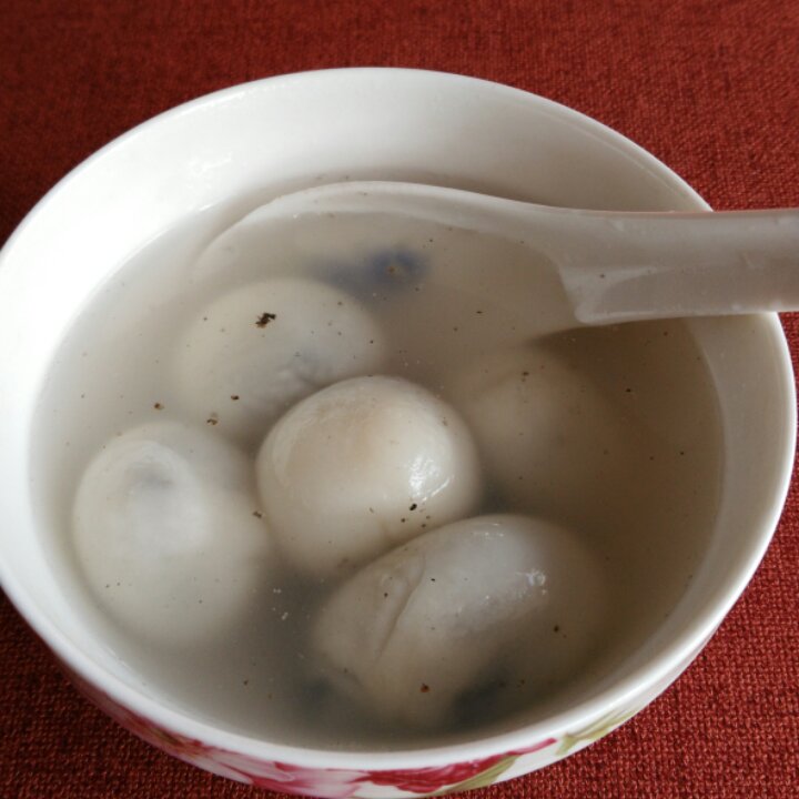 花生黑芝麻汤圆